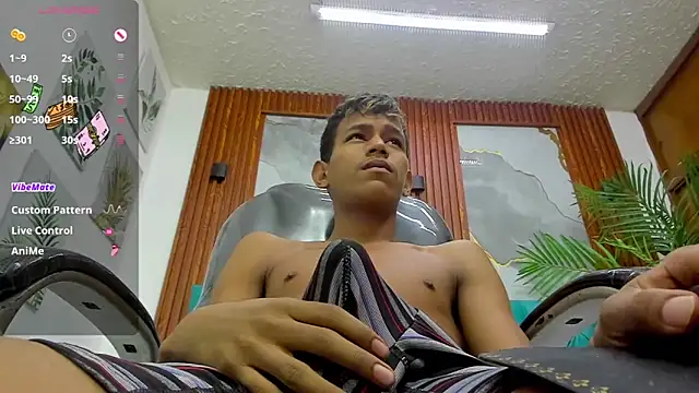 Snapshot of Rory_castro chatting on December 21, 11:01 pm Rory castro online show from December 21, 11:01 pm