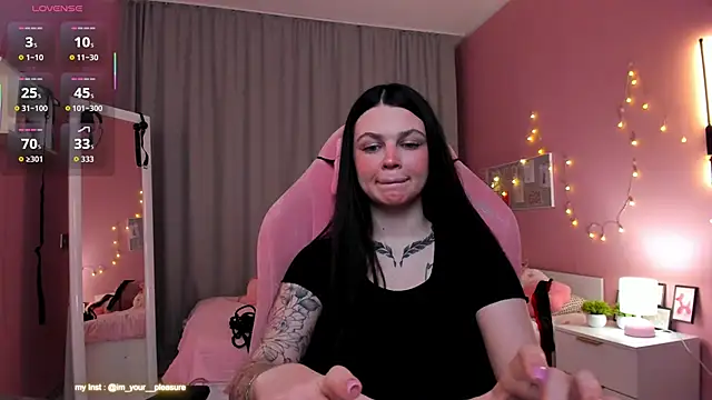 Snapshot of Michela_Fruet chatting on November 30, 1:09 am Michela Fruet online show from November 30, 1:09 am