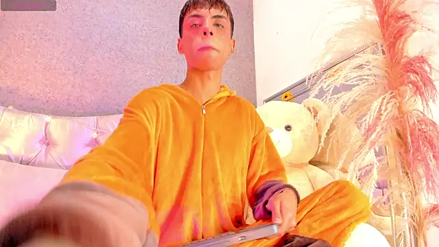 PrincePoppy online show from September 18, 8:33 pm