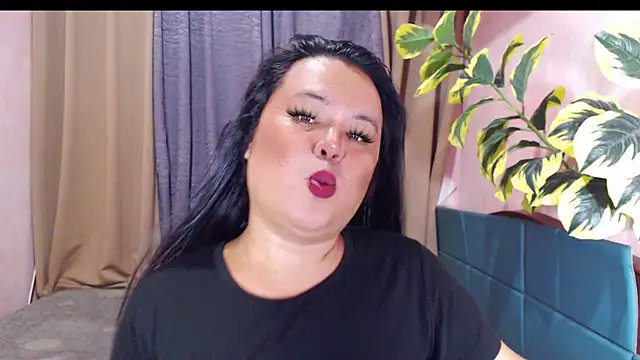 Snapshot of fallen_angel08 chatting on July 3, 3:18 pm fallen angel08 online show from July 3, 3:18 pm