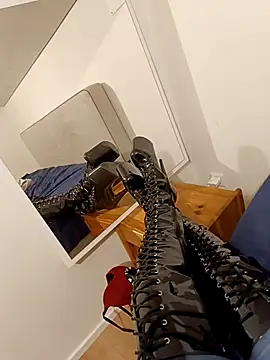 Snapshot of Teafeet chatting on February 3, 4:34 pm Teafeet online show from February 3, 4:34 pm