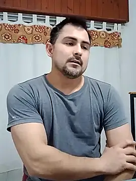 Snapshot of Bradd_32 chatting on June 24, 2:43 am Bradd 32 online show from June 24, 2:43 am