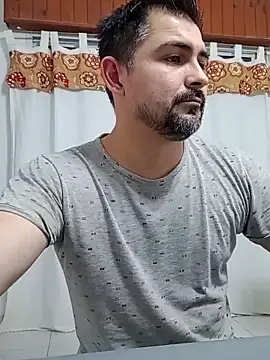 Snapshot of Bradd_32 chatting on July 2, 4:07 am Bradd 32 online show from July 2, 4:07 am