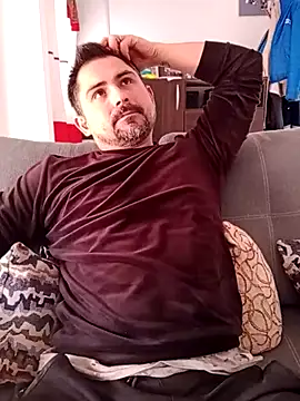 Snapshot of Bradd_32 chatting on July 2, 4:57 pm Bradd 32 online show from July 2, 4:57 pm