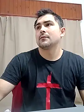 Snapshot of Bradd_32 chatting on July 5, 6:04 pm Bradd 32 online show from July 5, 6:04 pm