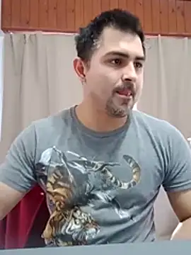 Snapshot of Bradd_32 chatting on July 6, 4:53 pm Bradd 32 online show from July 6, 4:53 pm
