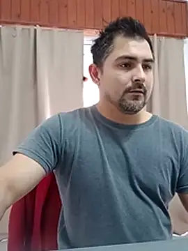 Snapshot of Bradd_32 chatting on July 10, 5:15 pm Bradd 32 online show from July 10, 5:15 pm