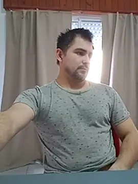 Snapshot of Bradd_32 chatting on July 12, 7:05 pm Bradd 32 online show from July 12, 7:05 pm