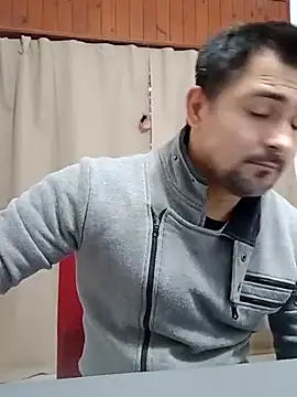 Snapshot of Bradd_32 chatting on July 13, 11:24 am Bradd 32 online show from July 13, 11:24 am