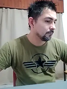 Snapshot of Bradd_32 chatting on July 15, 11:37 am Bradd 32 online show from July 15, 11:37 am