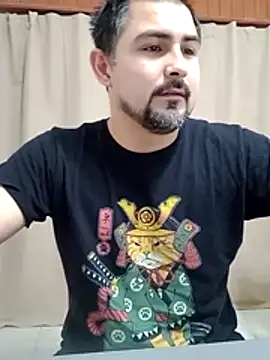 Snapshot of Bradd_32 chatting on July 20, 11:23 am Bradd 32 online show from July 20, 11:23 am