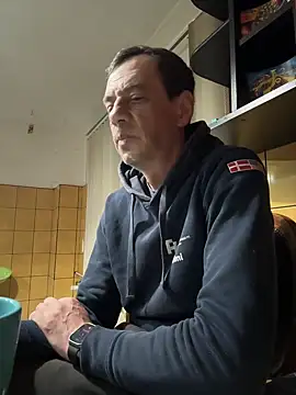 adiluci1 online show from April 11, 2:49 am