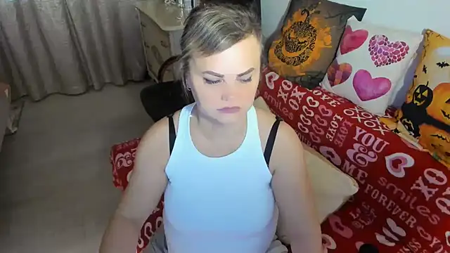 Snapshot of MildMature chatting on November 21, 5:44 pm MildMature online show from November 21, 5:44 pm