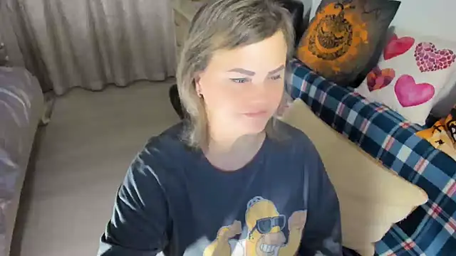 Snapshot of MildMature chatting on December 5, 7:54 pm MildMature online show from December 5, 7:54 pm