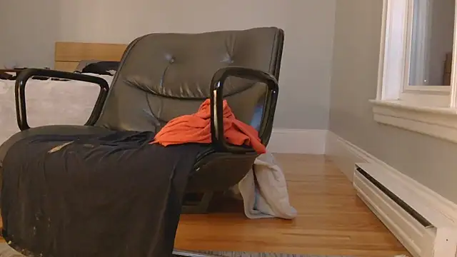 hungbottom603 online show from December 15, 11:42 pm