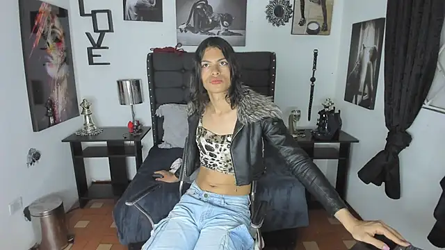 Snapshot of LunarisSmith chatting on November 10, 10:09 pm LunarisSmith online show from November 10, 10:09 pm