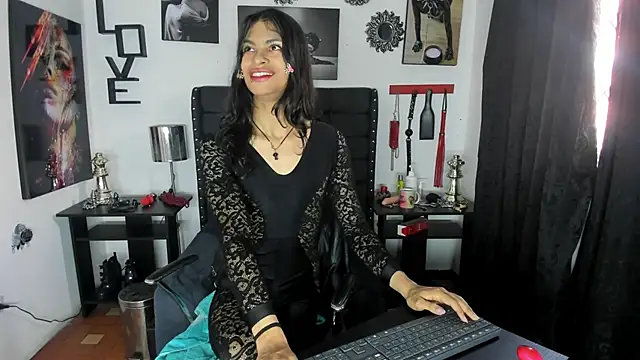 Snapshot of LunarisSmith chatting on December 3, 5:22 pm LunarisSmith online show from December 3, 5:22 pm