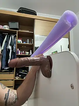 Brsecretbear online show from February 4, 7:20 pm