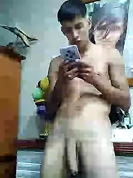 Snapshot of frankitocam4 chatting on February 1, 12:20 am frankitocam4 online show from February 1, 12:20 am