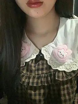 Snapshot of Linhtruong_ chatting on December 16, 4:28 am Linhtruong online show from December 16, 4:28 am