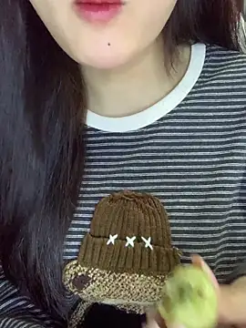 Snapshot of Linhtruong_ chatting on December 22, 4:20 am Linhtruong online show from December 22, 4:20 am