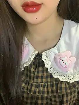 Snapshot of Linhtruong_ chatting on February 1, 4:11 am Linhtruong online show from February 1, 4:11 am