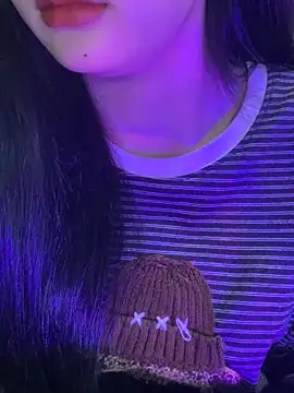 Snapshot of Linhtruong_ chatting on February 18, 4:08 am Linhtruong online show from February 18, 4:08 am