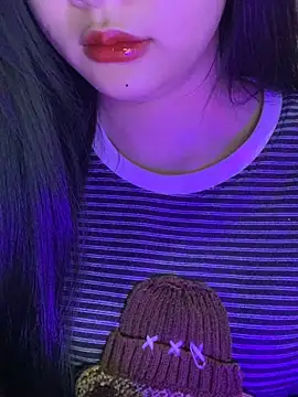 Snapshot of Linhtruong_ chatting on February 21, 4:02 am Linhtruong online show from February 21, 4:02 am