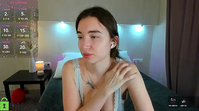 Snapshot of Adelina_Bliss chatting on February 17, 9:17 am Adelina Bliss online show from February 17, 9:17 am