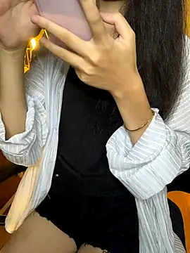 Snapshot of Nhinhi18 chatting on October 4, 3:21 pm Nhinhi18 online show from October 4, 3:21 pm