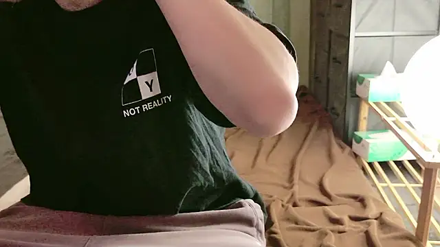 Snapshot of C-4bomb chatting on February 6, 10:40 am C-4bomb online show from February 6, 10:40 am