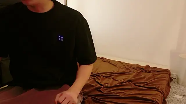 Snapshot of C-4bomb chatting on February 10, 12:53 pm C-4bomb online show from February 10, 12:53 pm