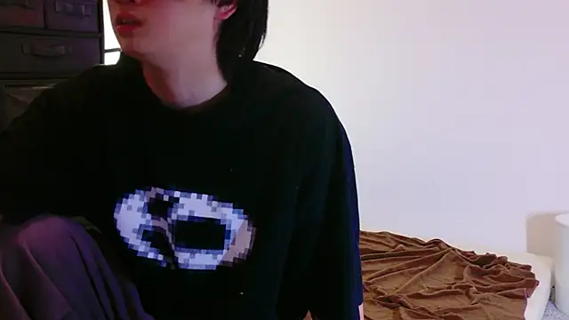 Snapshot of C-4bomb chatting on February 14, 9:39 am C-4bomb online show from February 14, 9:39 am