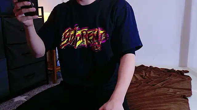 Snapshot of C-4bomb chatting on February 18, 4:36 pm C-4bomb online show from February 18, 4:36 pm