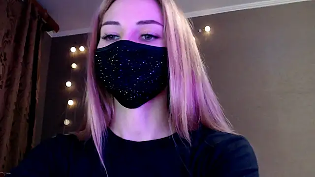 Snapshot of Iris_lave chatting on December 18, 2:56 pm Iris lave online show from December 18, 2:56 pm