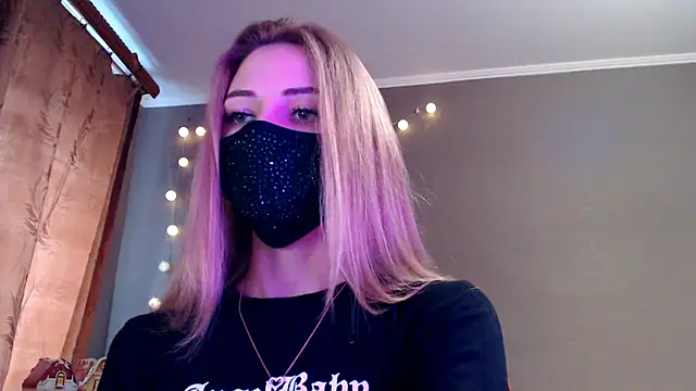 Snapshot of Iris_lave chatting on December 21, 12:56 pm Iris lave online show from December 21, 12:56 pm