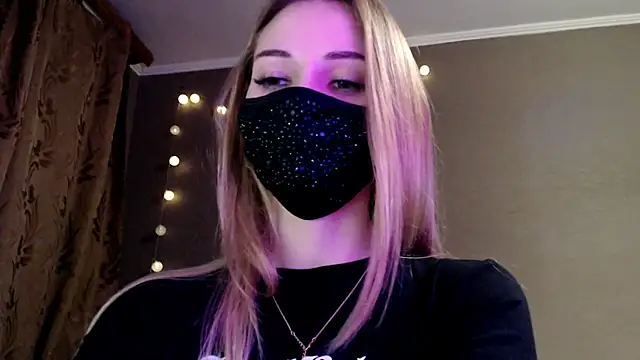 Snapshot of Iris_lave chatting on February 5, 6:01 pm Iris lave online show from February 5, 6:01 pm