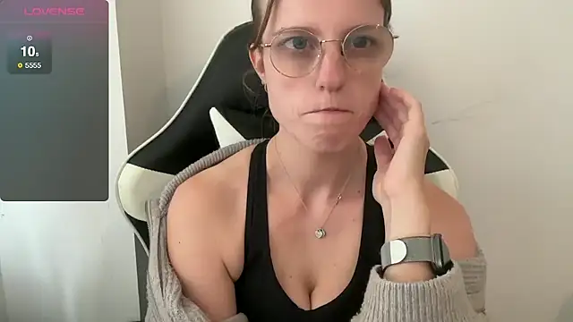 BustyKellyXXX online show from October 15, 1:22 pm