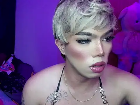 Snapshot of Queen_alena chatting on June 11, 12:32 am Queen alena online show from June 11, 12:32 am