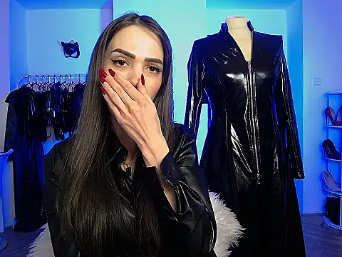 Snapshot of AlienaMoore chatting on February 21, 11:50 pm AlienaMoore online show from February 21, 11:50 pm