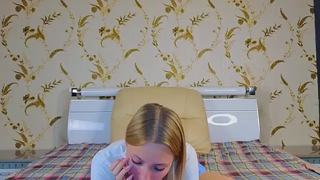 KatieFoulk online show from October 17, 4:42 pm
