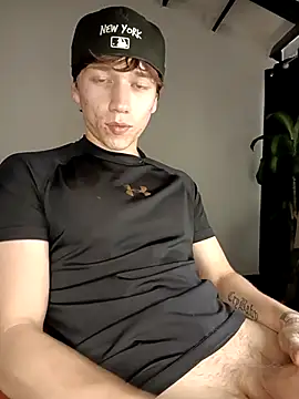 Logan sixxer online show from December 15, 8:46 pm