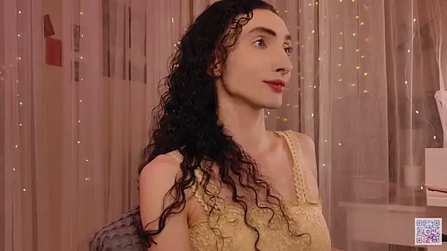 Snapshot of Queen_of_tease chatting on November 22, 6:07 pm Queen of tease online show from November 22, 6:07 pm