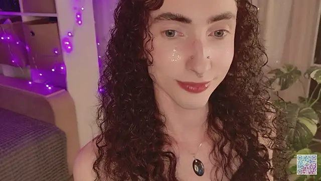 Snapshot of Queen_of_tease chatting on June 26, 7:40 pm Queen of tease online show from June 26, 7:40 pm