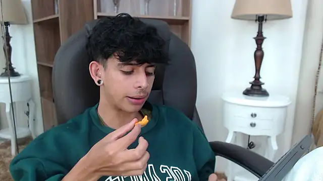 Ibratxandy online show from March 18, 4:21 pm