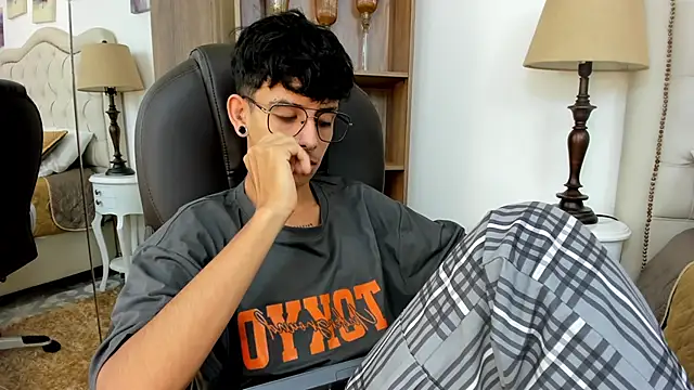 Ibratxandy online show from May 28, 12:02 pm
