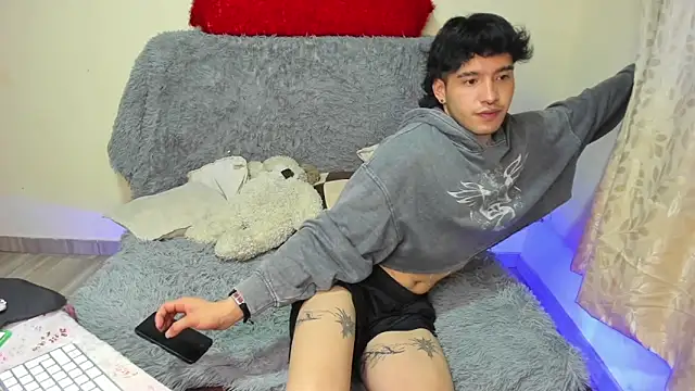 Snapshot of _viollette_ chatting on October 21, 11:05 pm viollette online show from October 21, 11:05 pm