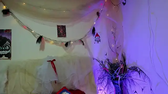 Snapshot of _viollette_ chatting on December 18, 12:49 am viollette online show from December 18, 12:49 am