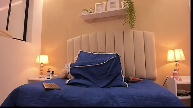 Snapshot of Rachel_Donnelly chatting on November 21, 4:33 am Rachel Donnelly online show from November 21, 4:33 am