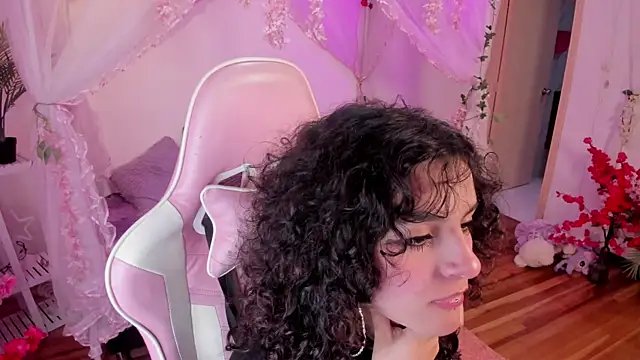 Snapshot of bunny_curly chatting on October 22, 1:22 pm bunny curly online show from October 22, 1:22 pm